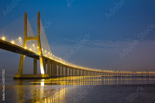 Obraz w ramie Vasco da Gama bridge under moonlight