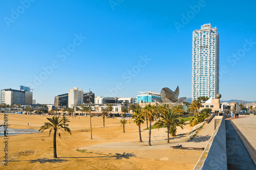 Plakat na papierze fotorealistycznym Plaża barceloneta w barcelonie, hiszpania