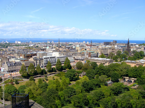 Board z aluminiowym obramowaniem Widok z nowego zamku na edinburskie miasto