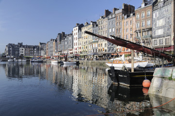 Le vieux port et les maisons typiques de Honfleur