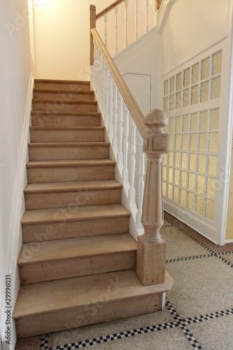Naklejka ścienna escalier en bois rénové
