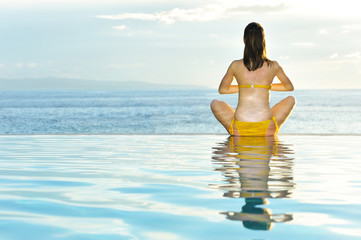 Poster - Woman doing yoga at poolside