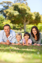 Canvas Print - Family lying down in the park