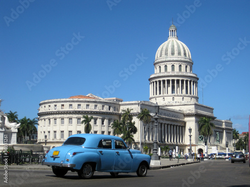 Naklejka na szybę Street view of Capitolio