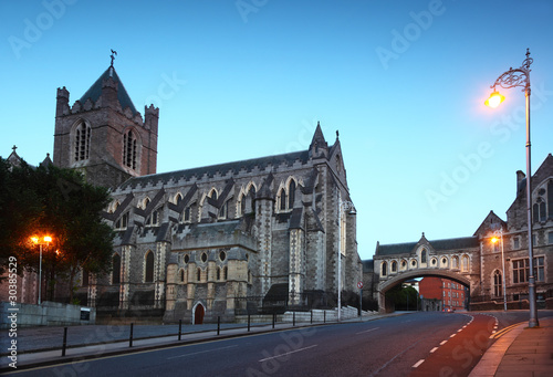 Obraz na płótnie canvas trzyczęściowy "tryptyk" Słynny christ katedra kościół wieczorem w dublin, irlandia