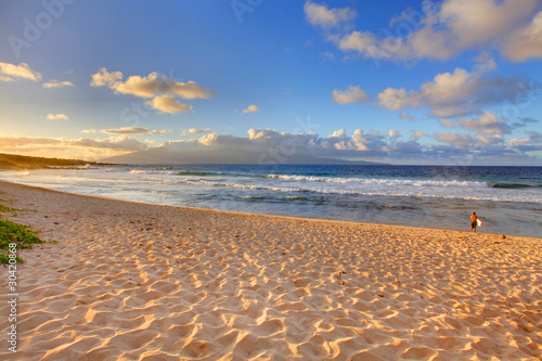 Plakat na papierze fotorealistycznym Tropikalna plaża oneloa w maui na Hawajach