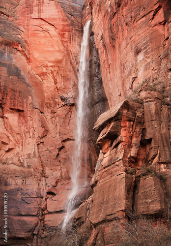 sinawava-siklawy-rewolucjonistki-skaly-sciany-zion-jaru-park-narodowy-utah