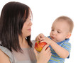 © 3355m - Mum, the son and an apple