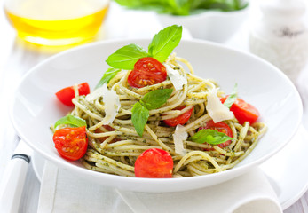 spaghetti with  pesto and tomato