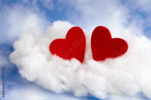 Zwei Herzen auf Wolke 7 Stock-Foto | Adobe Stock