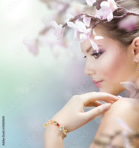 Fototapeta na wymiar Beautiful Girl with flower