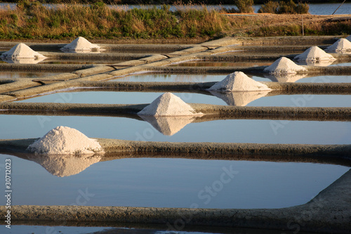 Fotografija marais salants de guerande tas de sel