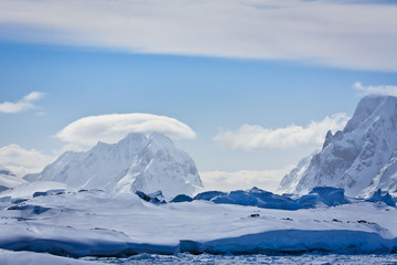 Wall Mural - snow-capped mountains in antarctica