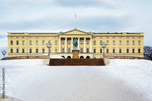 Photo The Royal Palace in Oslo, Norway