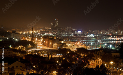 Plakat na papierze fotorealistycznym Panoramiczny nocny port w Barcelonie