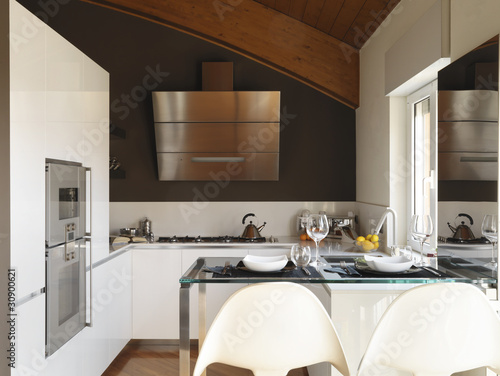 Cucina moderna con tavolo snack buy this stock photo and explore ... Cucina con snack
