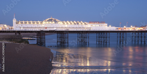 Tapeta ścienna Podświetlane molo pałac brighton o zmierzchu