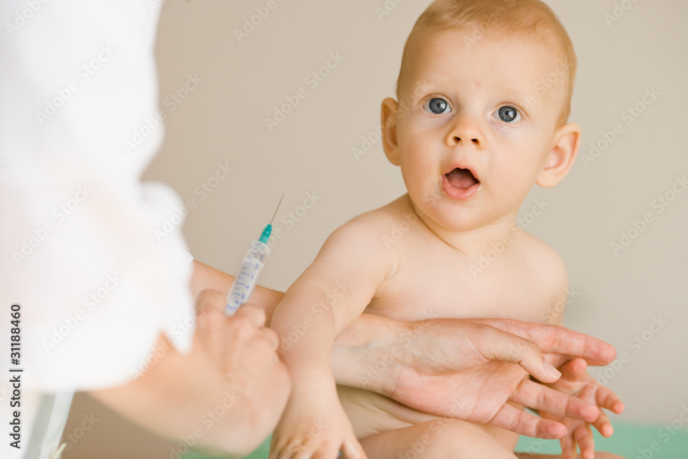 baby and injection - obrazy, fototapety, plakaty 