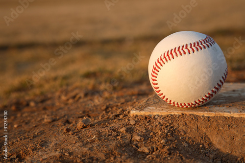 Board z aluminiowym obramowaniem Baseball na kopcach miotaczy gumowych