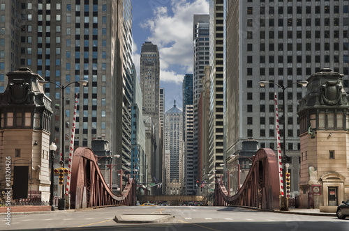 Board z aluminiowym obramowaniem Ulica chicago.