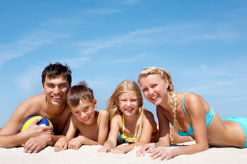 Wall Mural - Family on beach