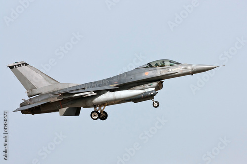 Tela F-16 - Approach