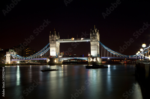 Plakat na papierze fotorealistycznym London tower bridge at night