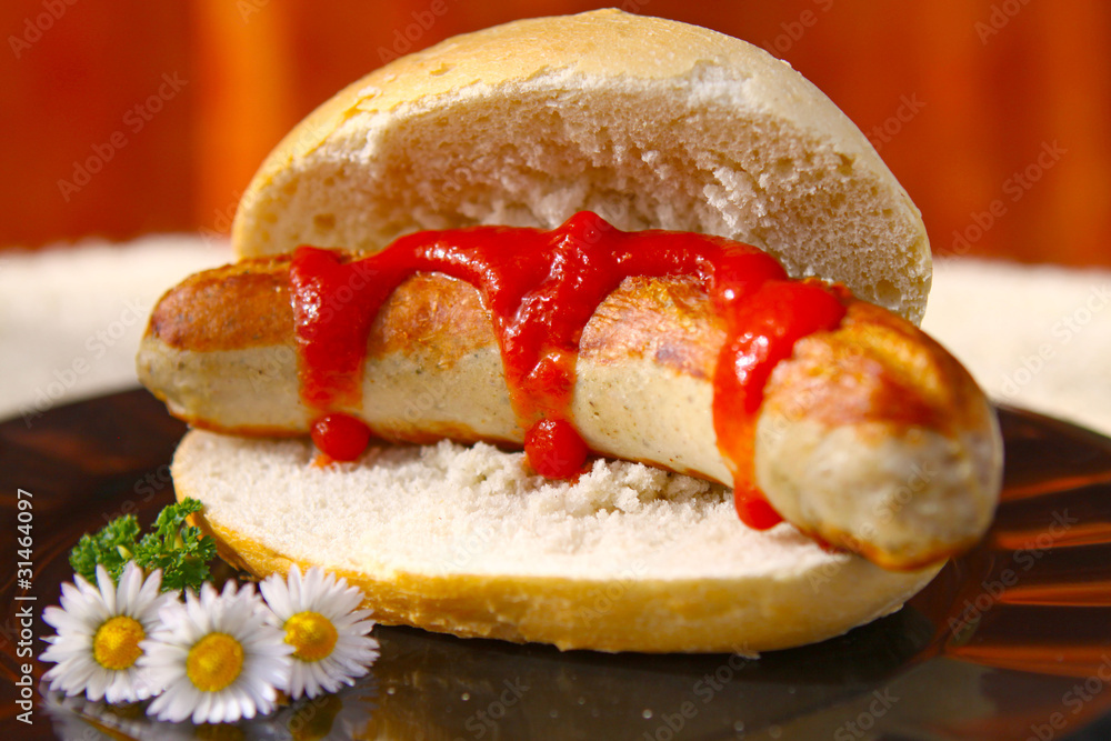 Wie Viel Kalorien Hat Eine Bratwurst Mit Brotchen Stock-Foto „Bratwurst mit Brötchen“ | Adobe Stock