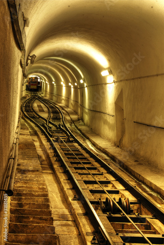 Obraz na płótnie canvas Tunel z pociągiem