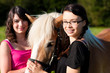 Teenager Mädchen mit Pferd