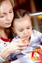 Canvas Print - Eating in cafe