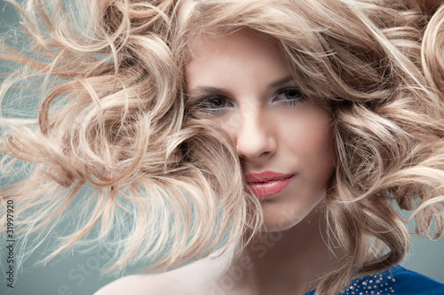Fotoboard na płycie Moda portret kręcone blond