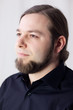© ArtHdesign - Portrait eines jungen Mannes mit Bart