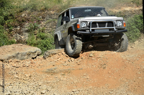 Fototapeta na wymiar vehicule tout terrain