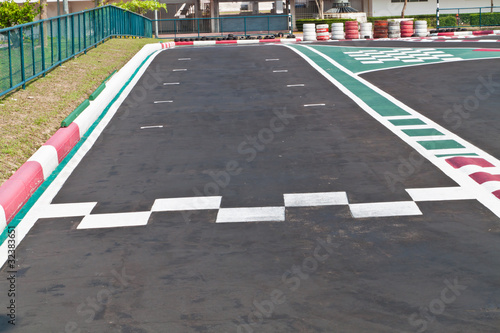 Board z aluminiowym obramowaniem Wyścigi samochodów wyścigowych