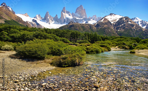 Board z aluminiowym obramowaniem Naturalny krajobraz z fitz roy w Argentynie, Ameryka Południowa.