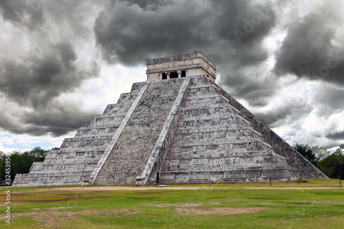 Naklejka samoprzylepna Piramida kukulkan w chichen itza na Jukatanie
