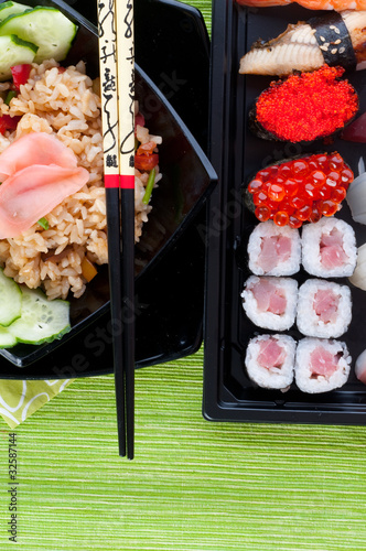 Tapeta ścienna Sushi z pałeczkami strzał na zielono