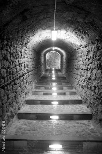 Board z aluminiowym obramowaniem Tunel na wyspie ibiza do efektu świetlnego zamku