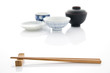 並べられた和食器と木製の箸