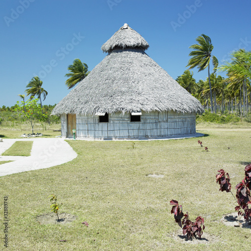 Obraz na płótnie canvas Demonstracja aborygeńskiej chaty, bahia de bariay, holguin provin