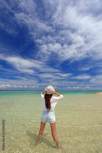 空を見上げる後姿の女性 Buy This Stock Photo And Explore Similar Images At Adobe Stock Adobe Stock 空を見上げる後姿の女性 Buy This Stock Photo And Explore Similar Images At Adobe Stock Adobe Stock