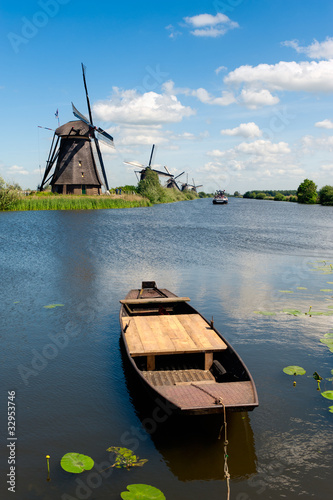 Board z aluminiowym obramowaniem Krajobraz wiatrak w kinderdijk holandia
