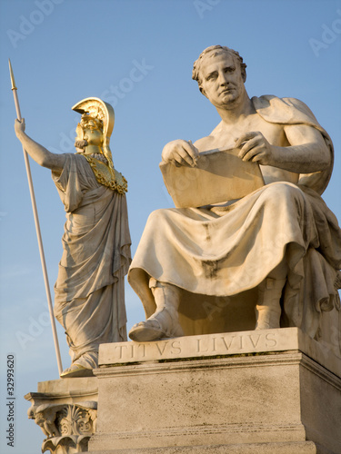 Fotografía Vienna - historian titus livius statue for the Parliament