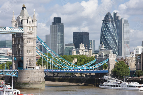 Obraz w ramie Tower Bridge and the Gherkin