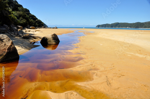 Board z aluminiowym obramowaniem Plaża w parku narodowym abel tasman