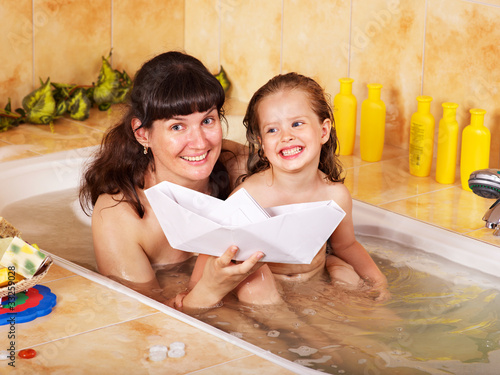 Более 1 400 работ на тему "Two Person Tub": стоковые видео и киноматериалы royal