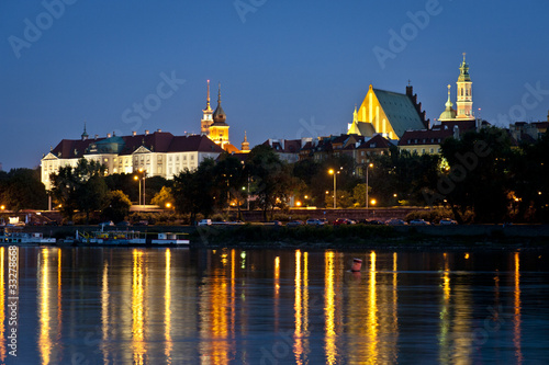 Board z aluminiowym obramowaniem Stare miasto w warszawie nocą