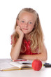 © mariesacha - fillette blonde de 9 ans faisant ses devoirs avec pomme