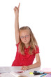 © mariesacha - fillette blonde de 9 ans demandant la parole en classe